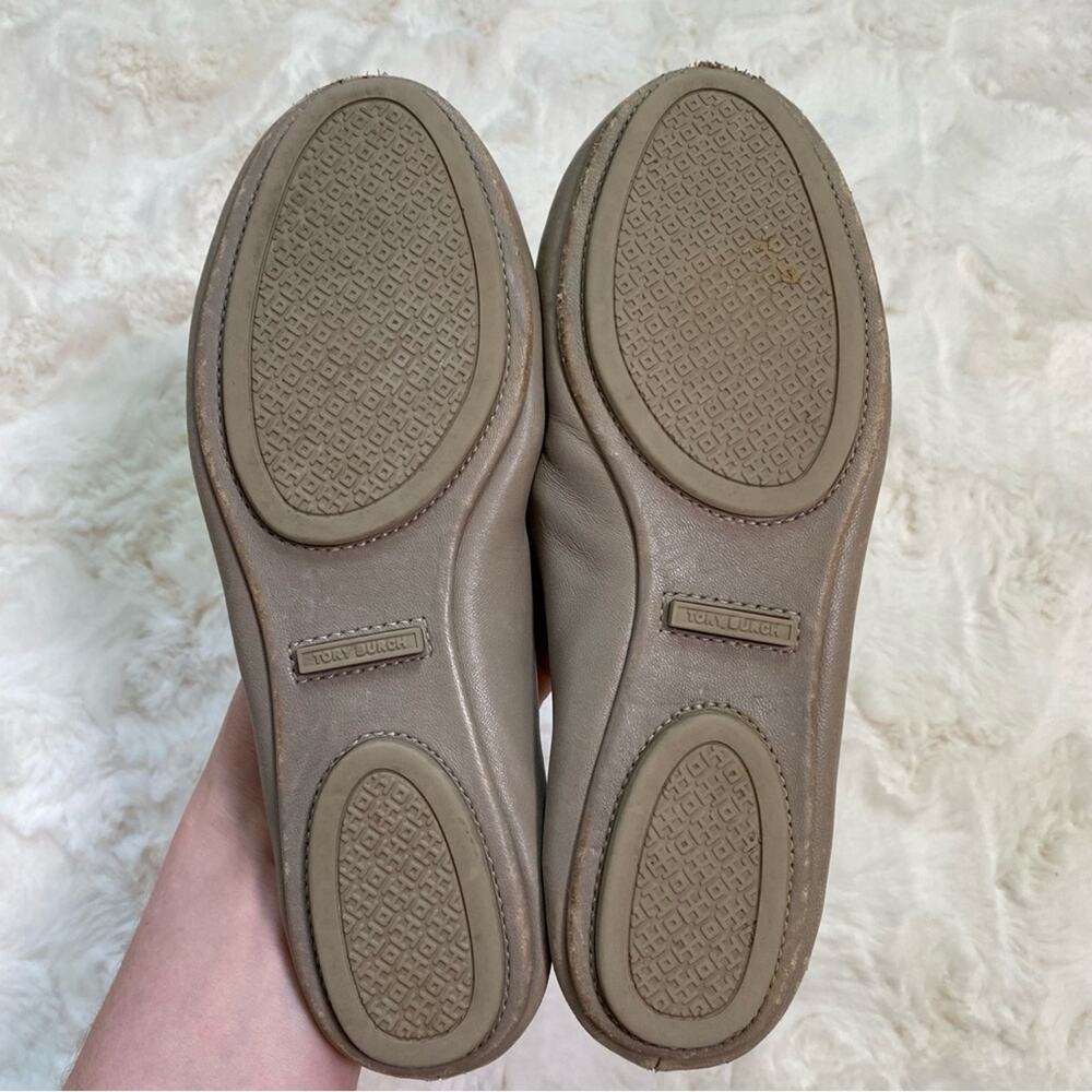 Tory Burch Grey Leather Minnie Scrunch Travel Logo Ballet Flats Size 6 - Picture 11 of 12